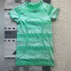 Lululemon swiftly tee SIZE 6